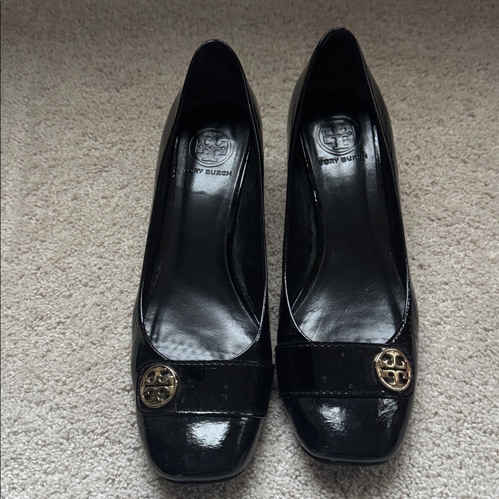 Tory Burch Black Patent Leather Heels with Gold Logo